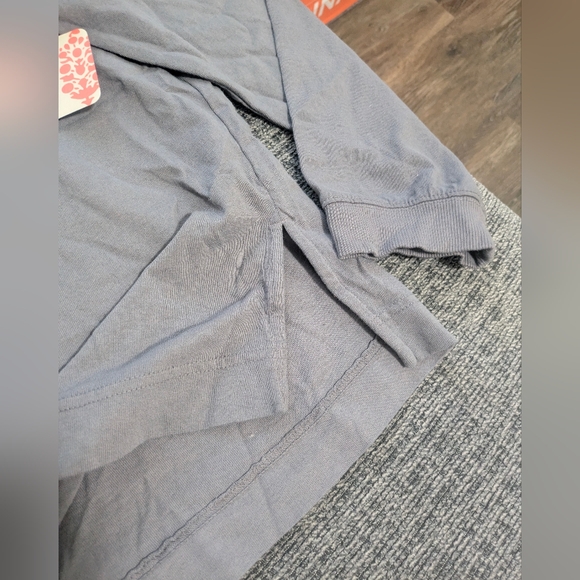 Women's Gray Top - Picture 11 of 12